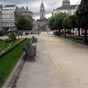 La Plaza Mayor de Lugo est occupée par un vaste jardin rectangulaire autour duquel des arcades, bien agréables, ombragent des terrasses de café.